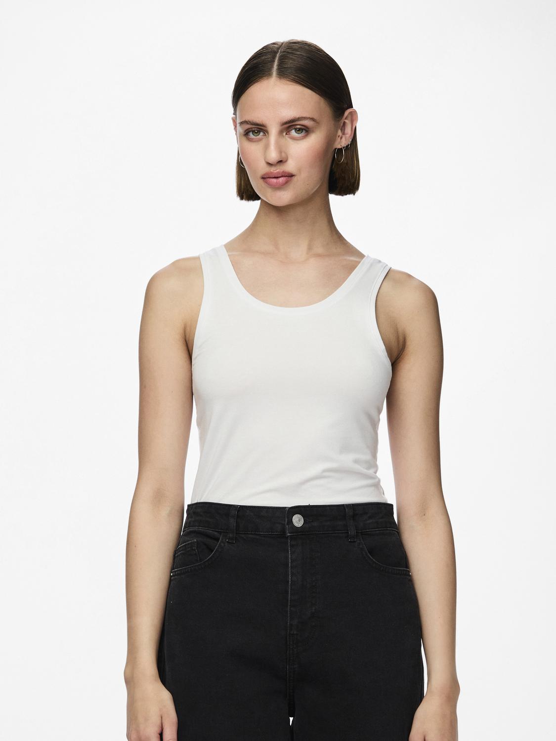 model_shot-front